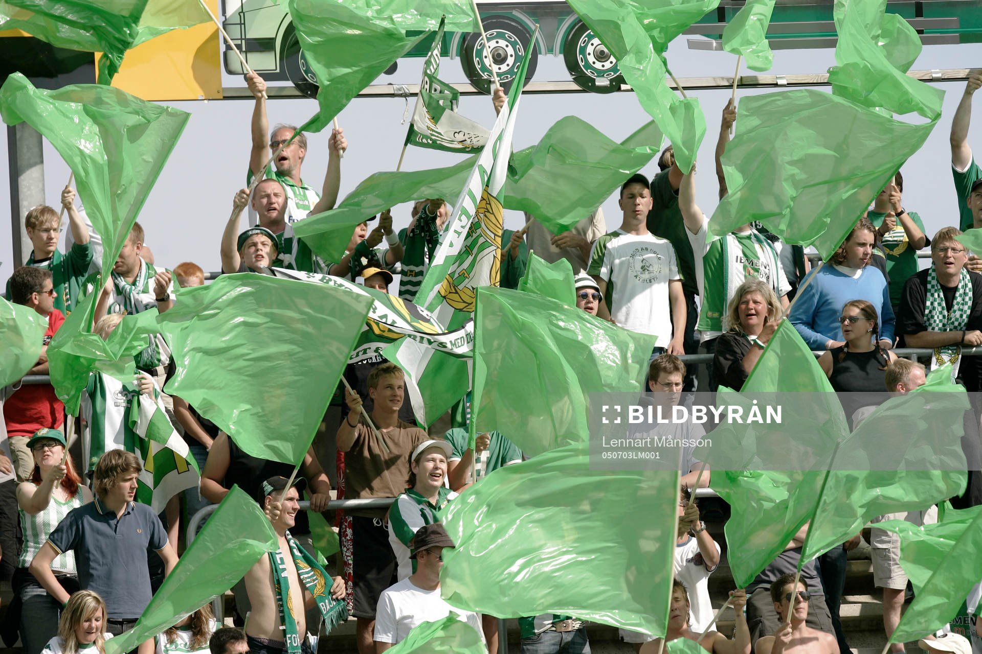 Publik, flaggor, läktare, fans, supporter