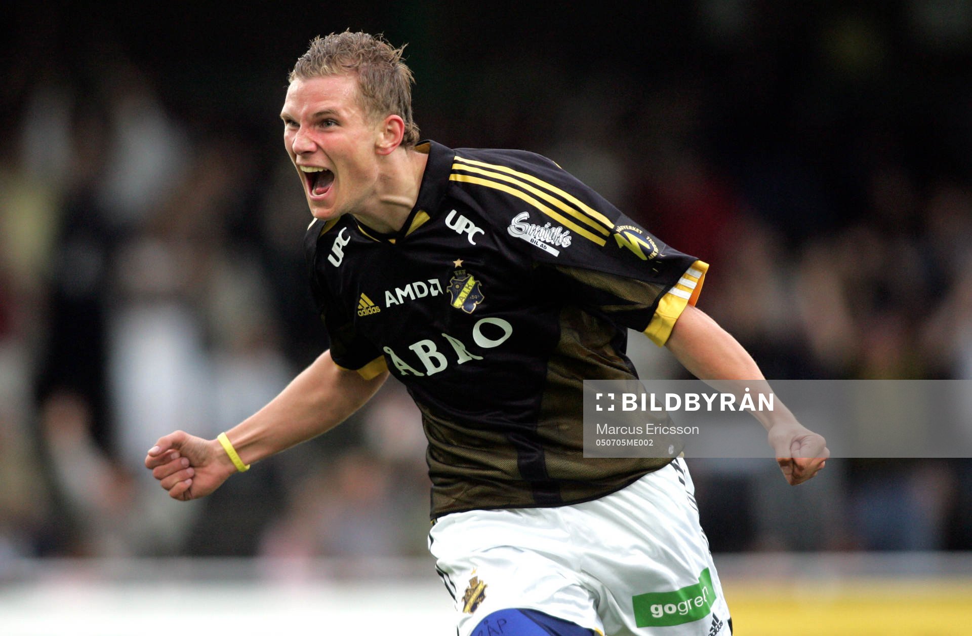 Fotboll, Superettan, Västra Frölunda - AIK:  Robert Åhman Persson jublar efter sitt 3-0 mål