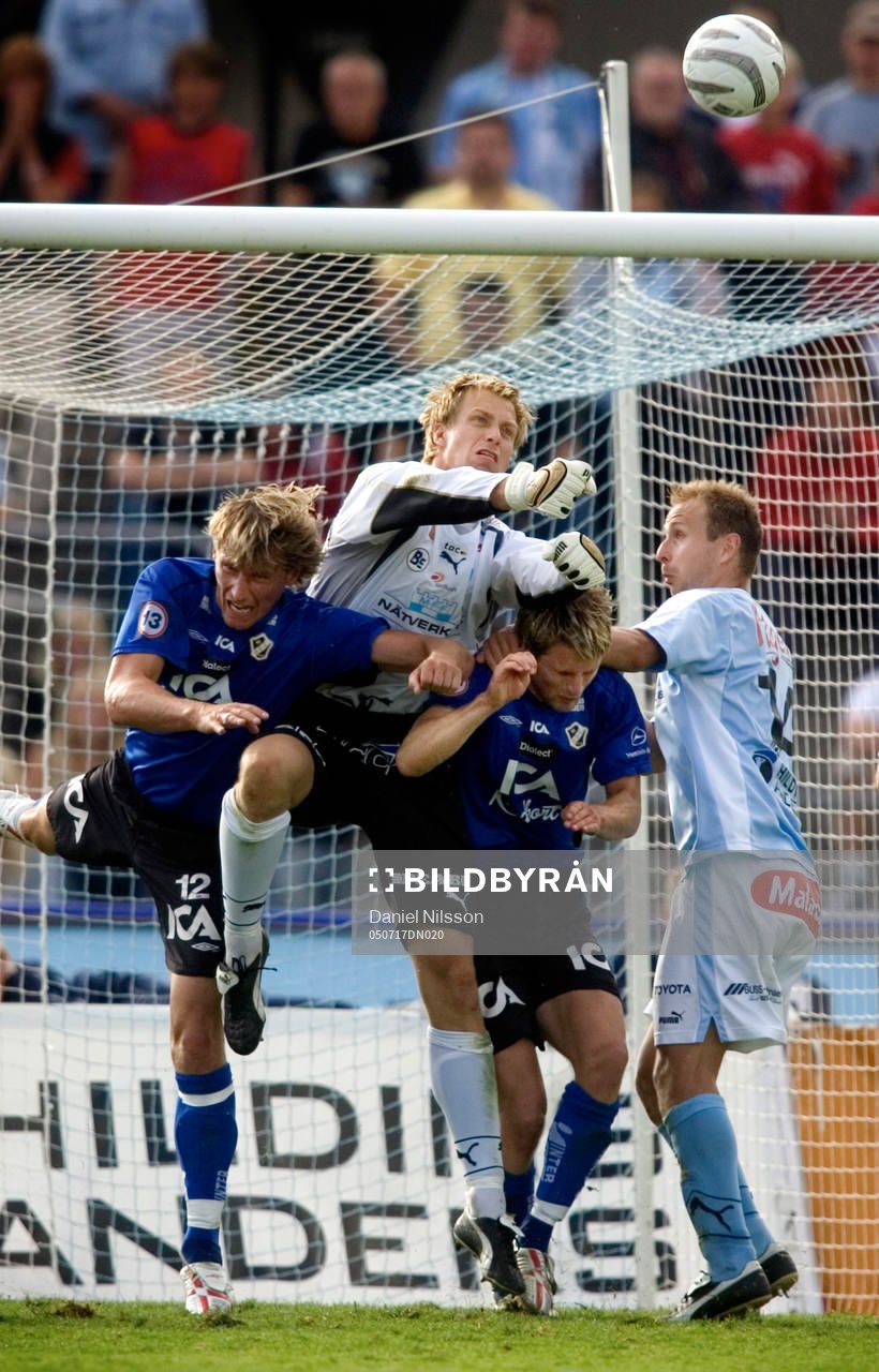 Mattias Asper (målvakt) Malmö blir klämd bakom Tomas