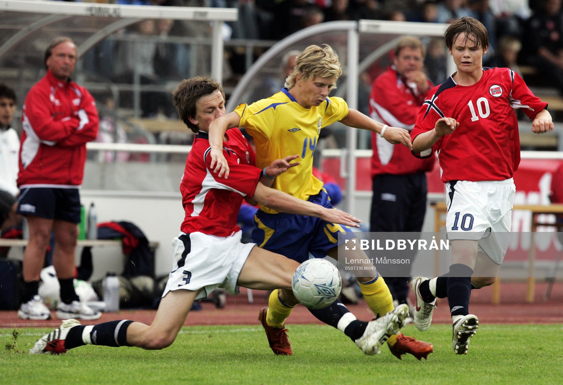 Johan Bertilsson, Carlstad United, stoppas effektivt av