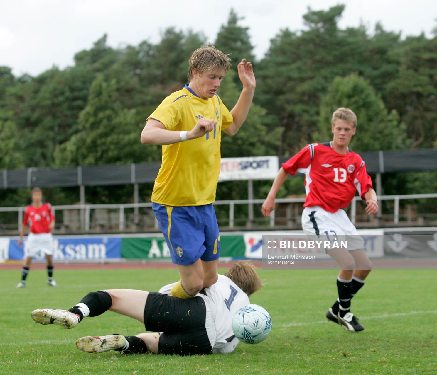 Tobias Holmqvist, Sverige