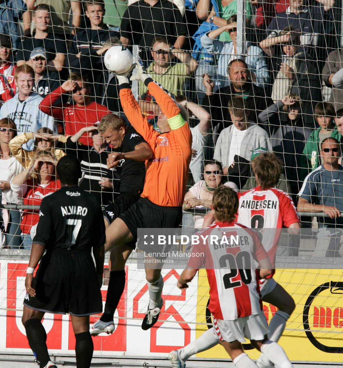 Jimmy Nielsen, målvakt, Aalborg, fångar bollen