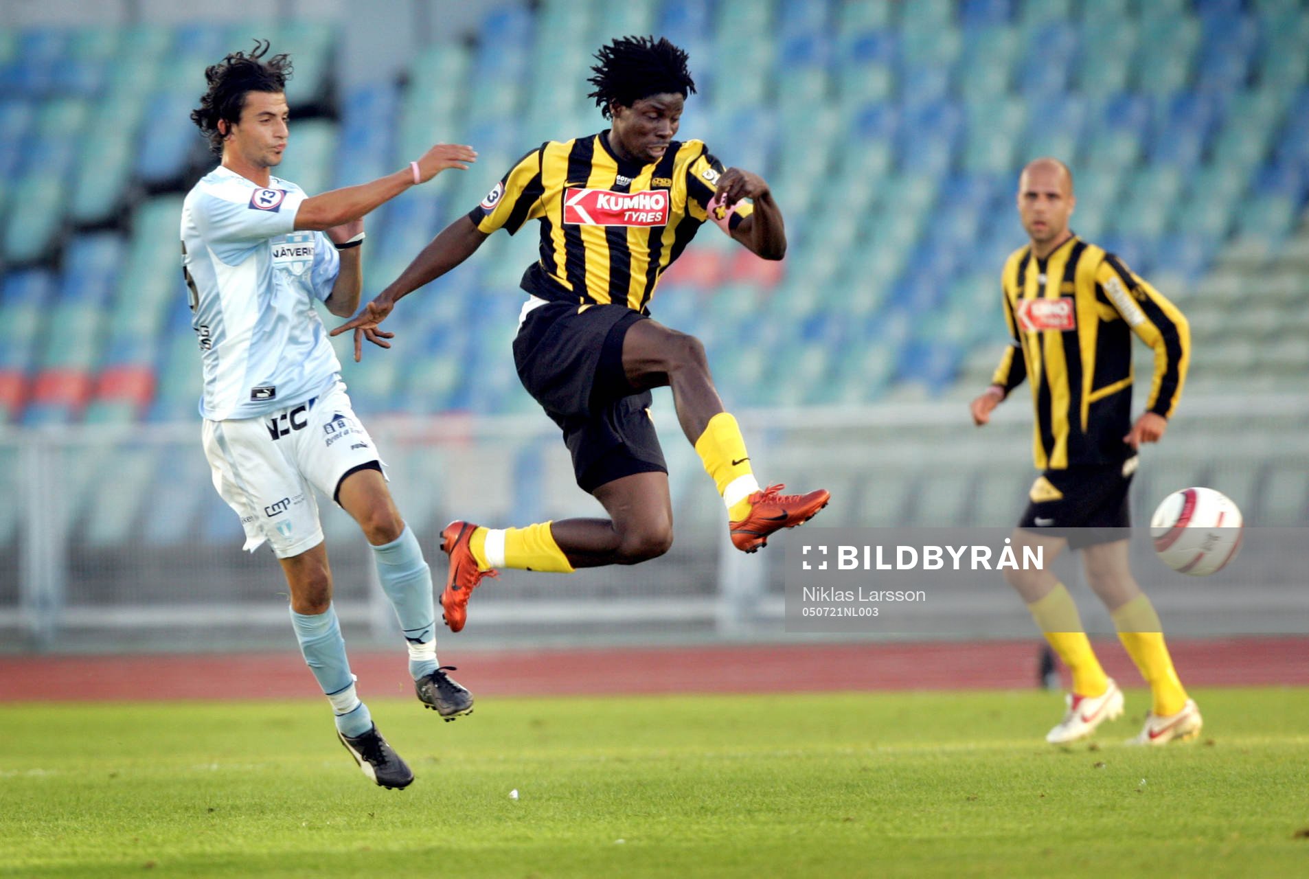Fotboll, Allsvenskan, H‰cken-Malmˆ: Behrang Safari, Malmˆ och Jimmy Dixon, H‰cken.