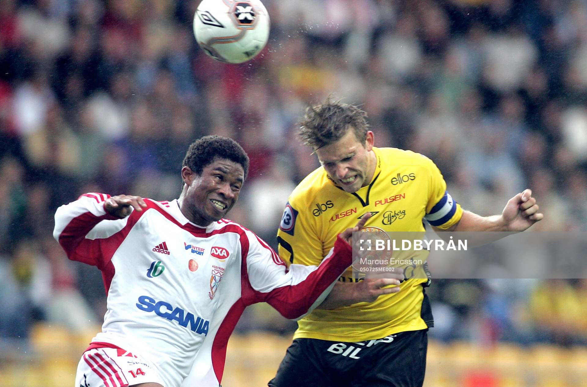 Fotboll, Allsvenskan, Elfsborg - Assyriska: Charles Sampson och Anders Svensson i nickduell