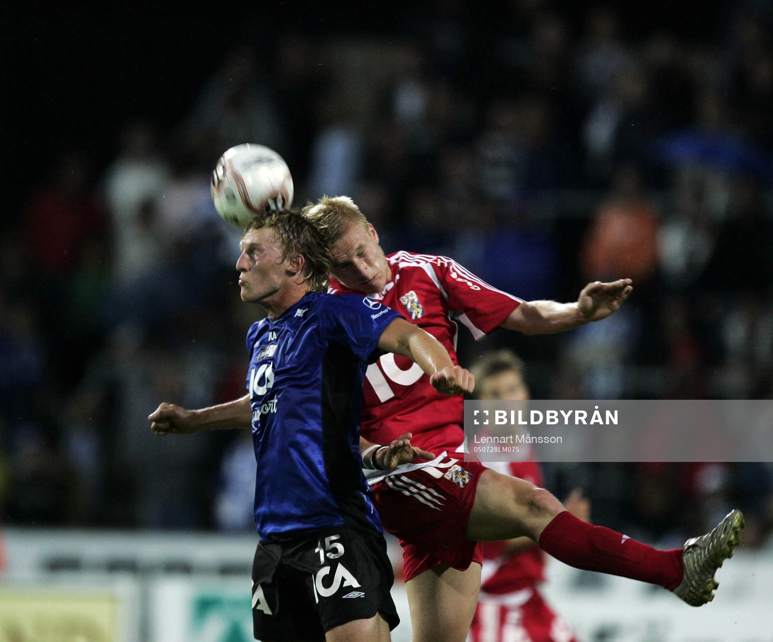 Peter Larsson och Oscar Wendt nickduellerar