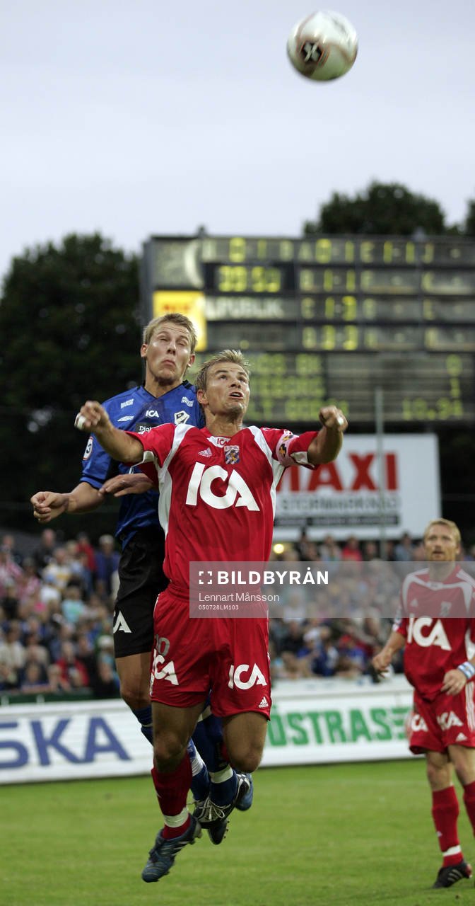Patrik Ingelsten och Niclas Alexandersson nickduellerar