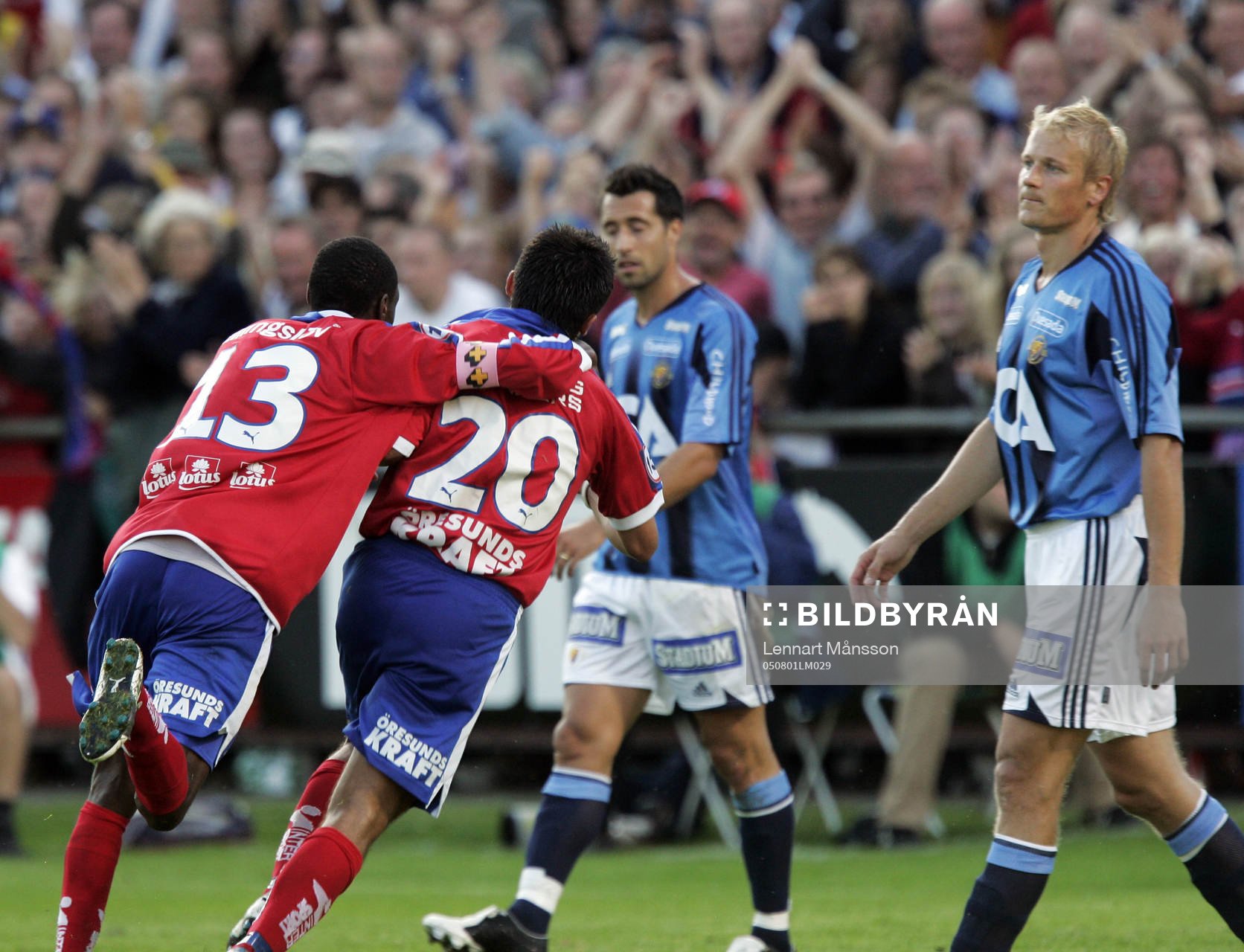 1-0, Eldin Karisik, som grattas av Atiba Hutchinson, medan