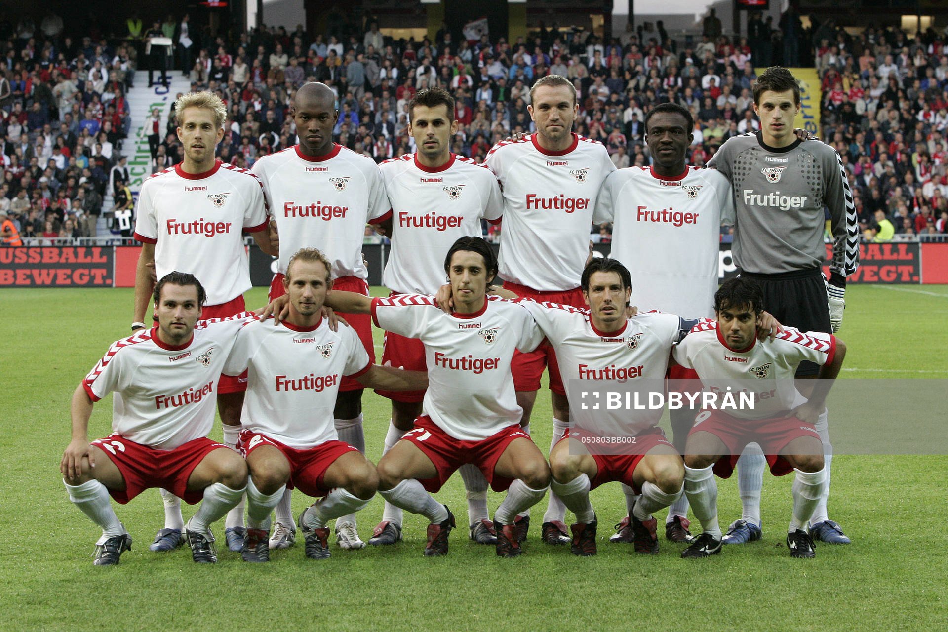   Silvan Aegerter, Jose  Goncalves, Selver Hodzic, Ljubo Milicevic, Armand Deumi, Eldin Jakupovic. Kniend v.l.: David Pallas, Mauro Lustrinelli,  Nelson Ferreira, Andres GerberAdriano Pimenta .