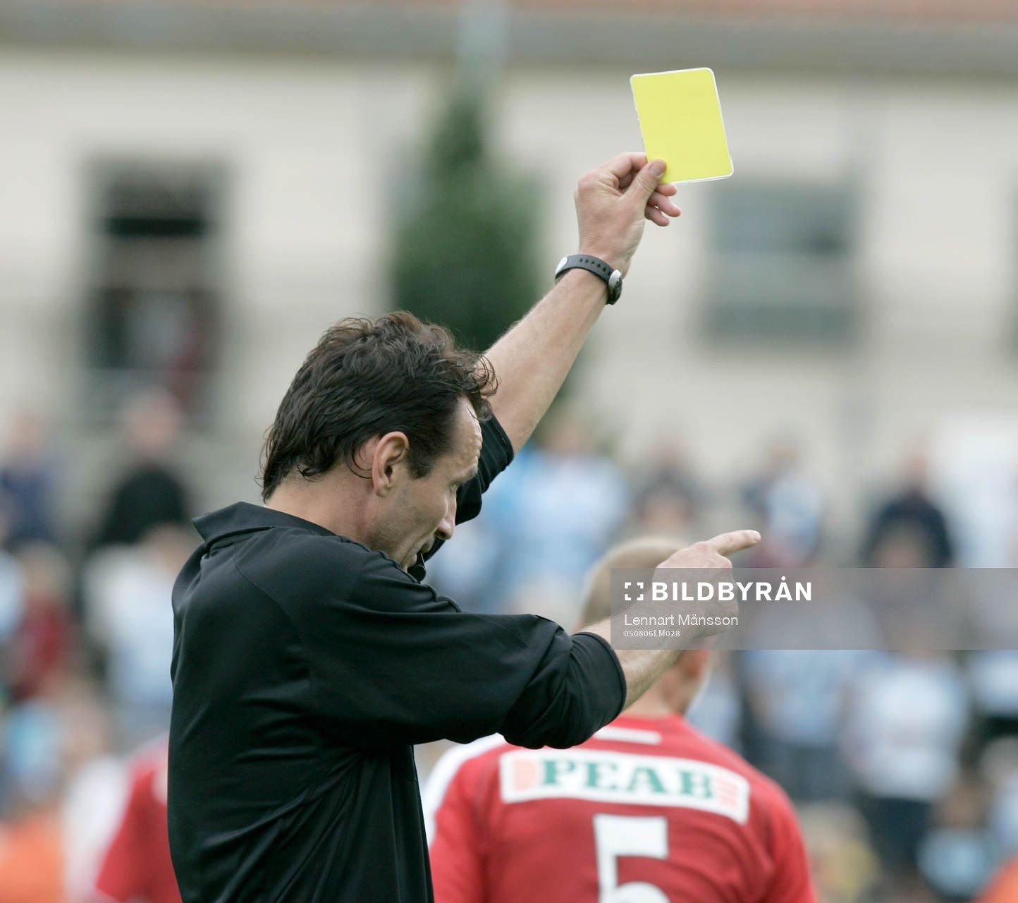 Miro Ukalovic, domare. Gult kort, varning