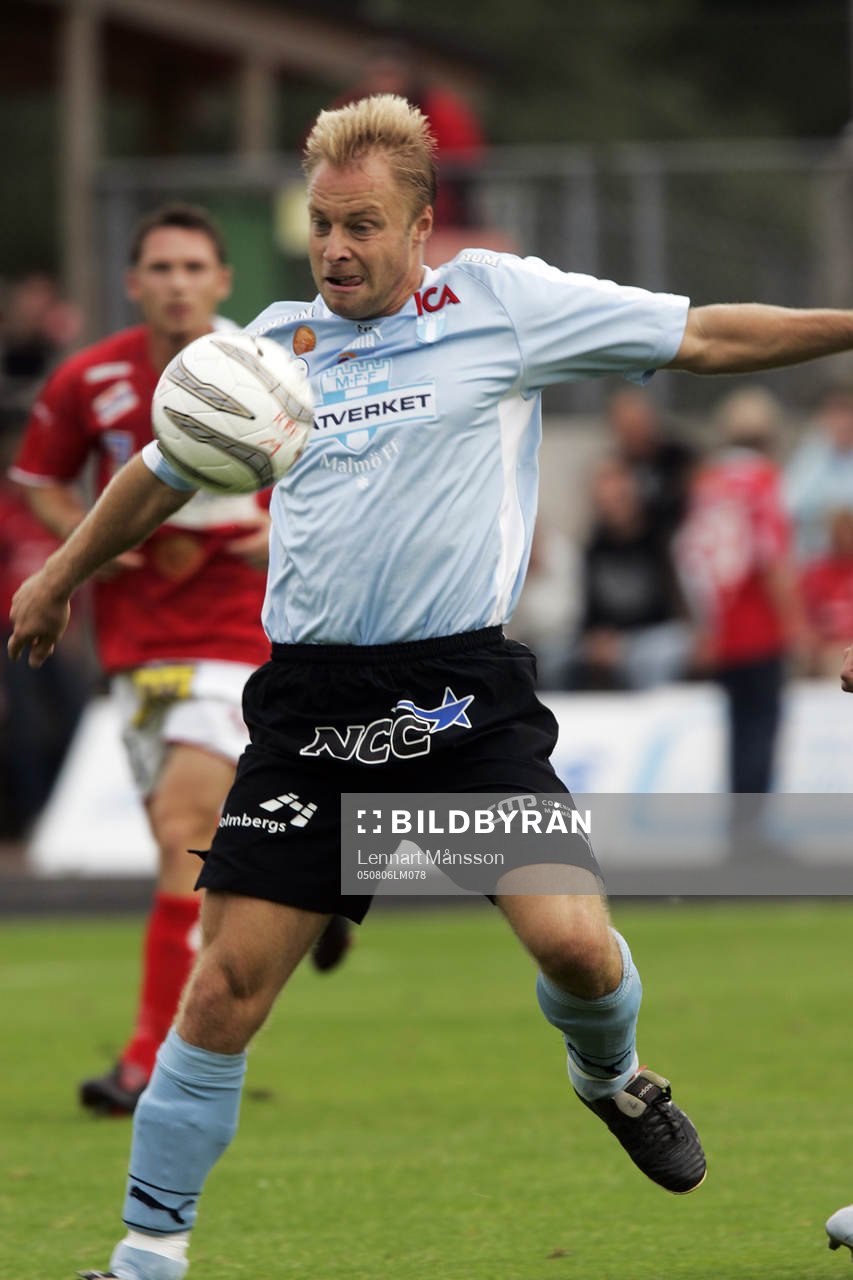 Anders Andersson tar ner bollen
