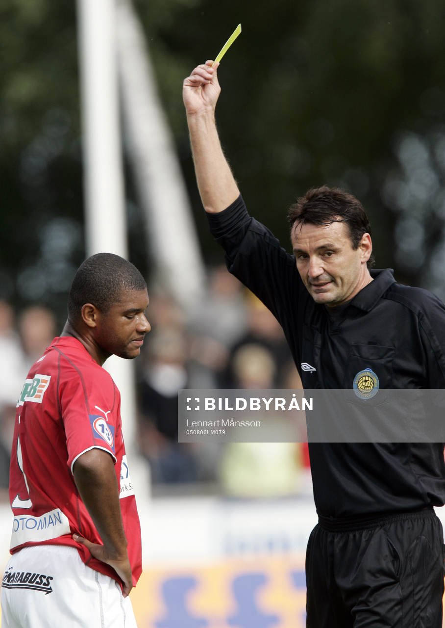 Dede Anderson varnas av Mira Ukalovic. Domare, varning,