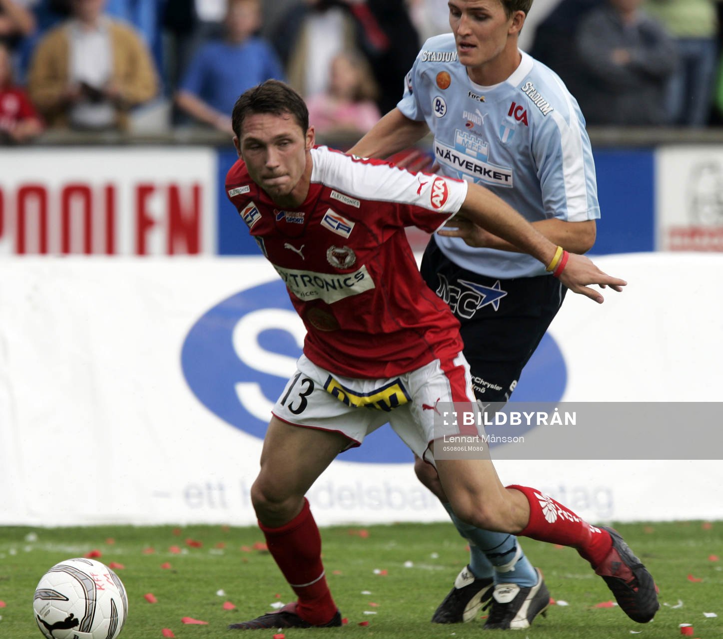 Anatoli Ponomarev håller undan för Peter Abelsson