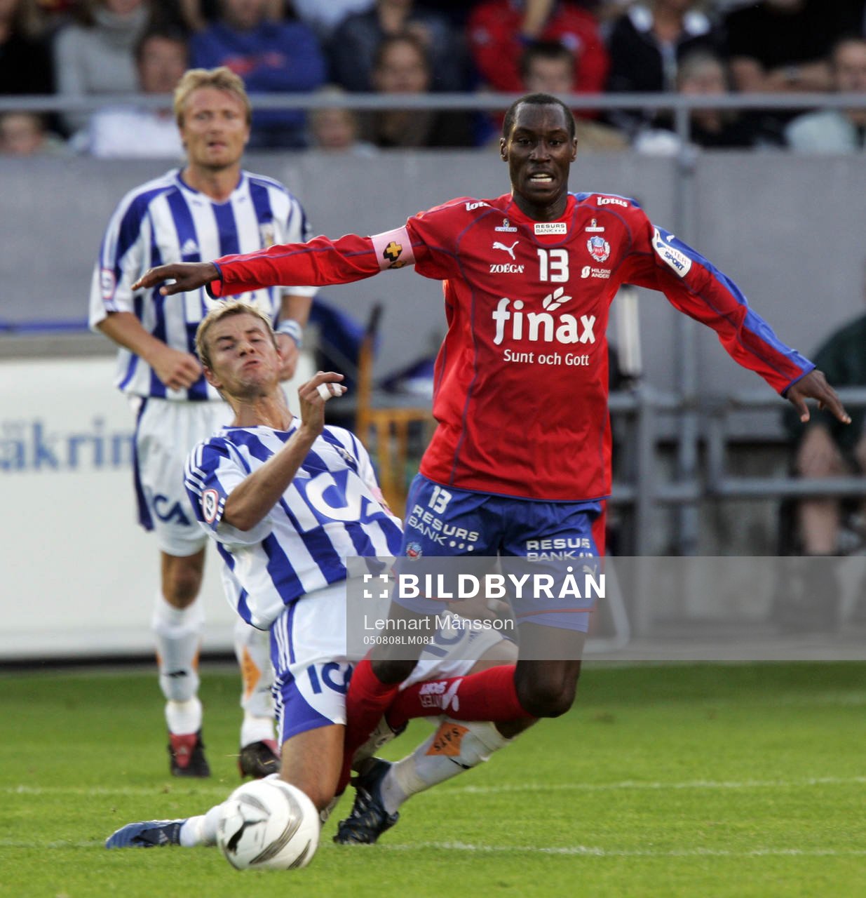 Niclas Alexandersson stoppar Atiba Hutchinson