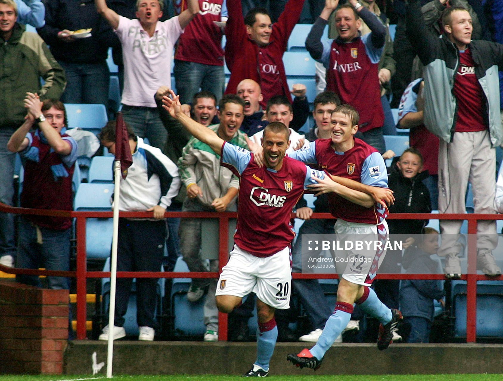   Kevin Phillips och Steven Davis, Aston Villa, jubel efter mål.