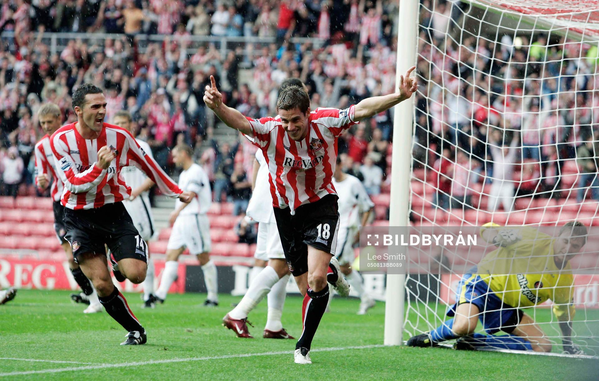 Andy Gray, Sunderland, jubel efter sitt mål tillsammans med Tommy Miller.