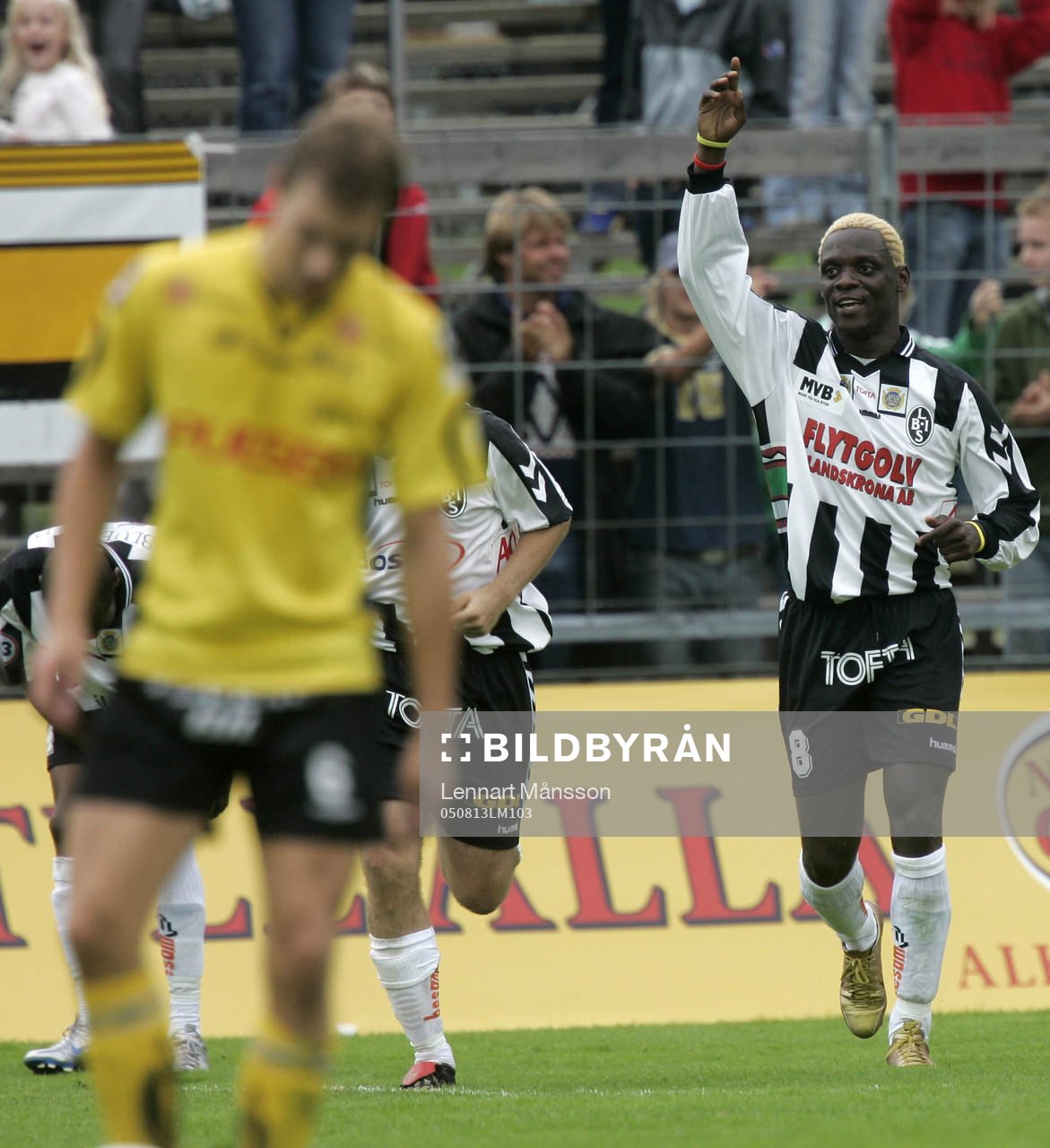 BoBo Bola har gjort 3-0, Elfsborg deppar. Jubel, depp