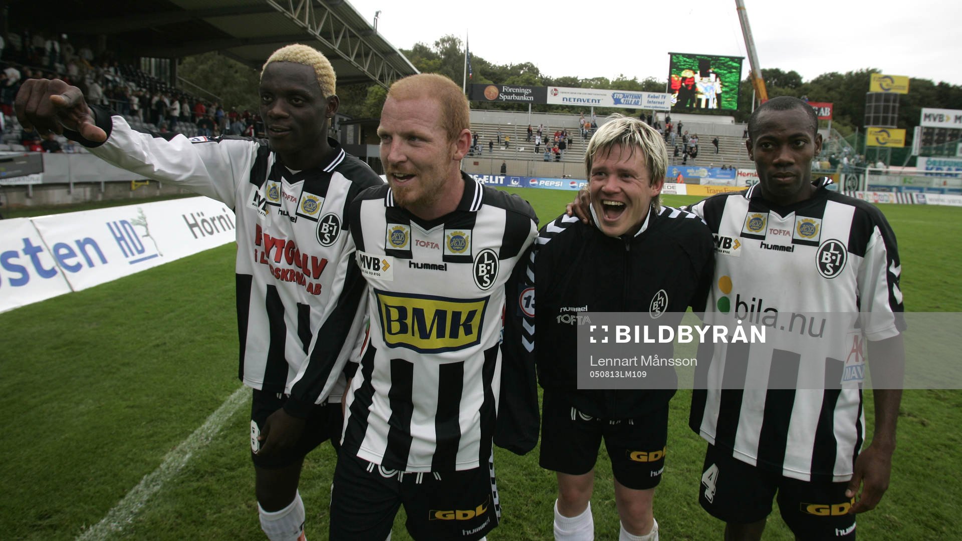 BoBo Bola, gjorde 3-0, med guldskor och guldhår. Här