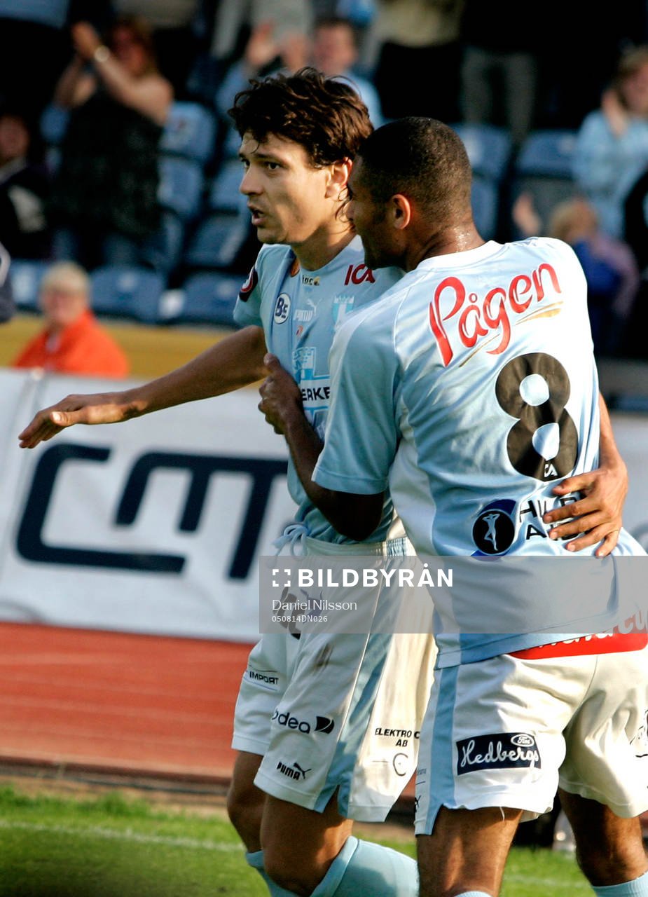  Jari Litmanen, Malmö, gjorde sitt första mål för MFF, jubel med Afonso Alves. Men matchen slutade 2-2.