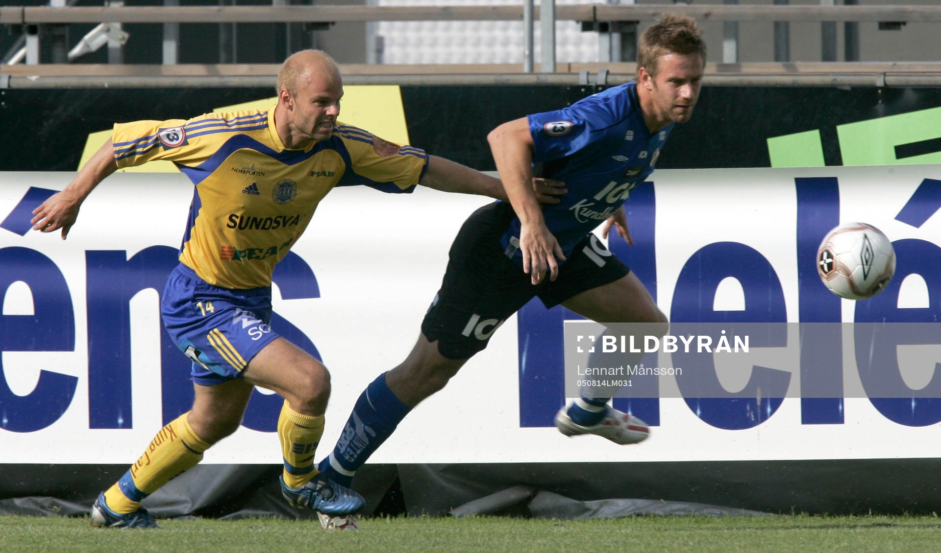 Andreas Hermansson jagar Sundsvallspelare