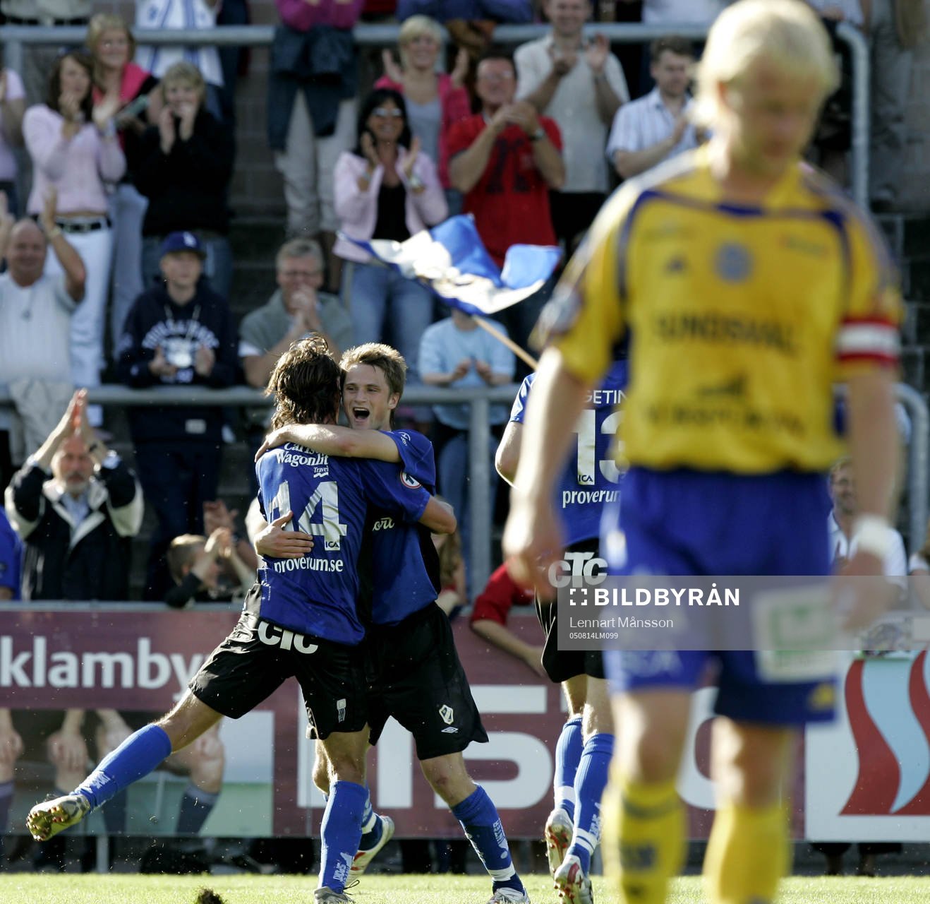 3-0, Yaw Preko fälls av Johan Andersson och straffen har