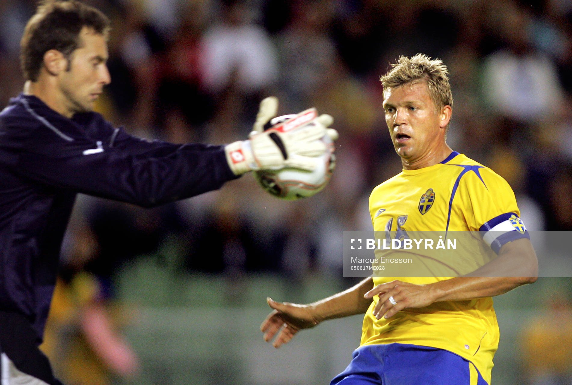 Marcus Allbäck och Petr Cech, målvakt