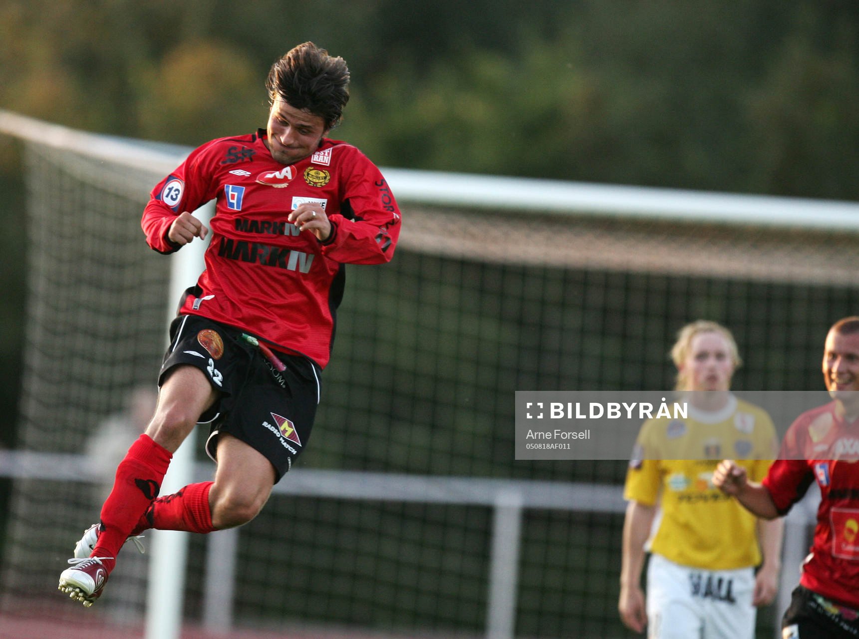 Mjällbys Pavel Zavadil hoppar högt