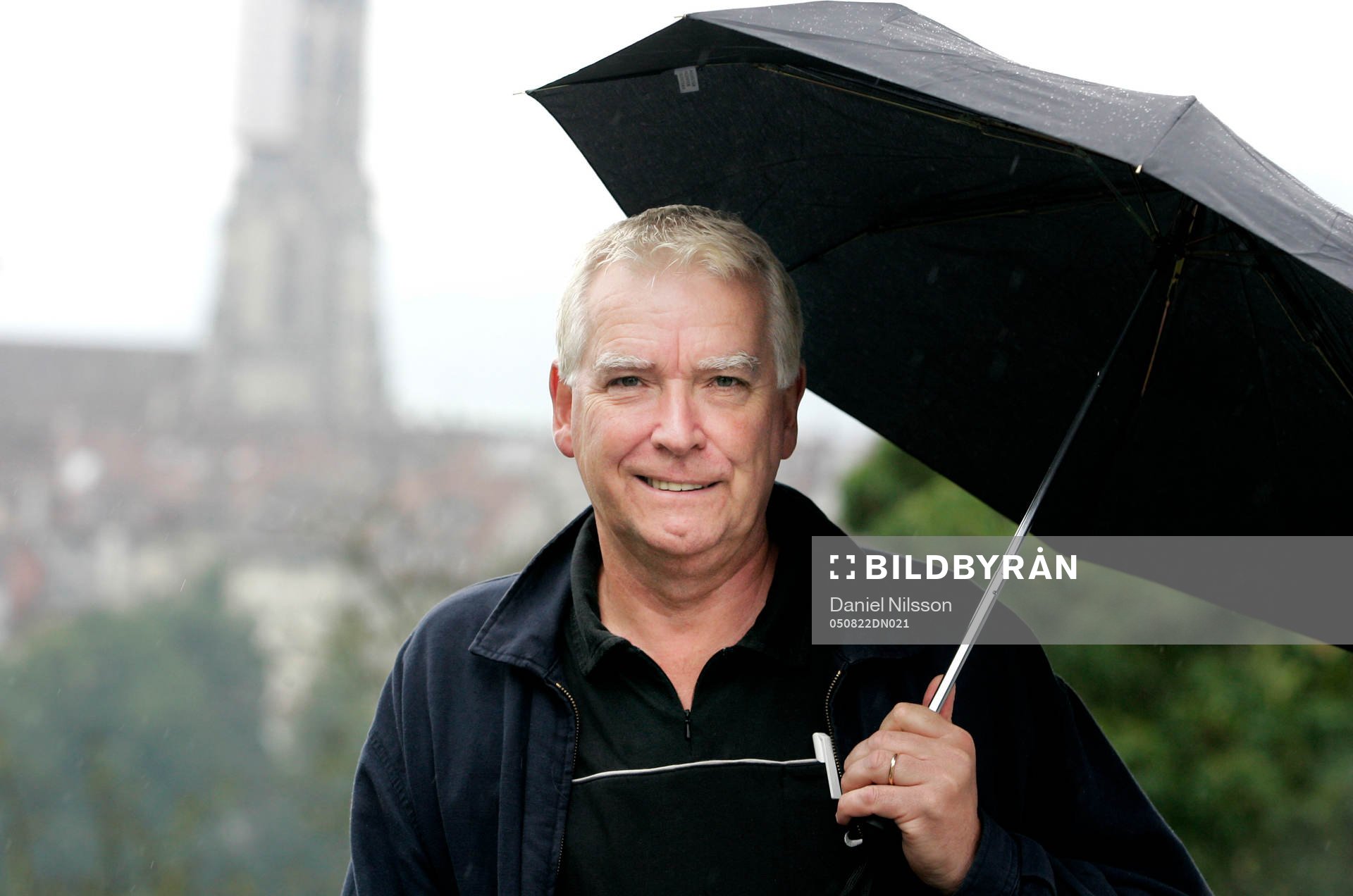Rune Smith, reporter KVP, i ett regnigt Bern