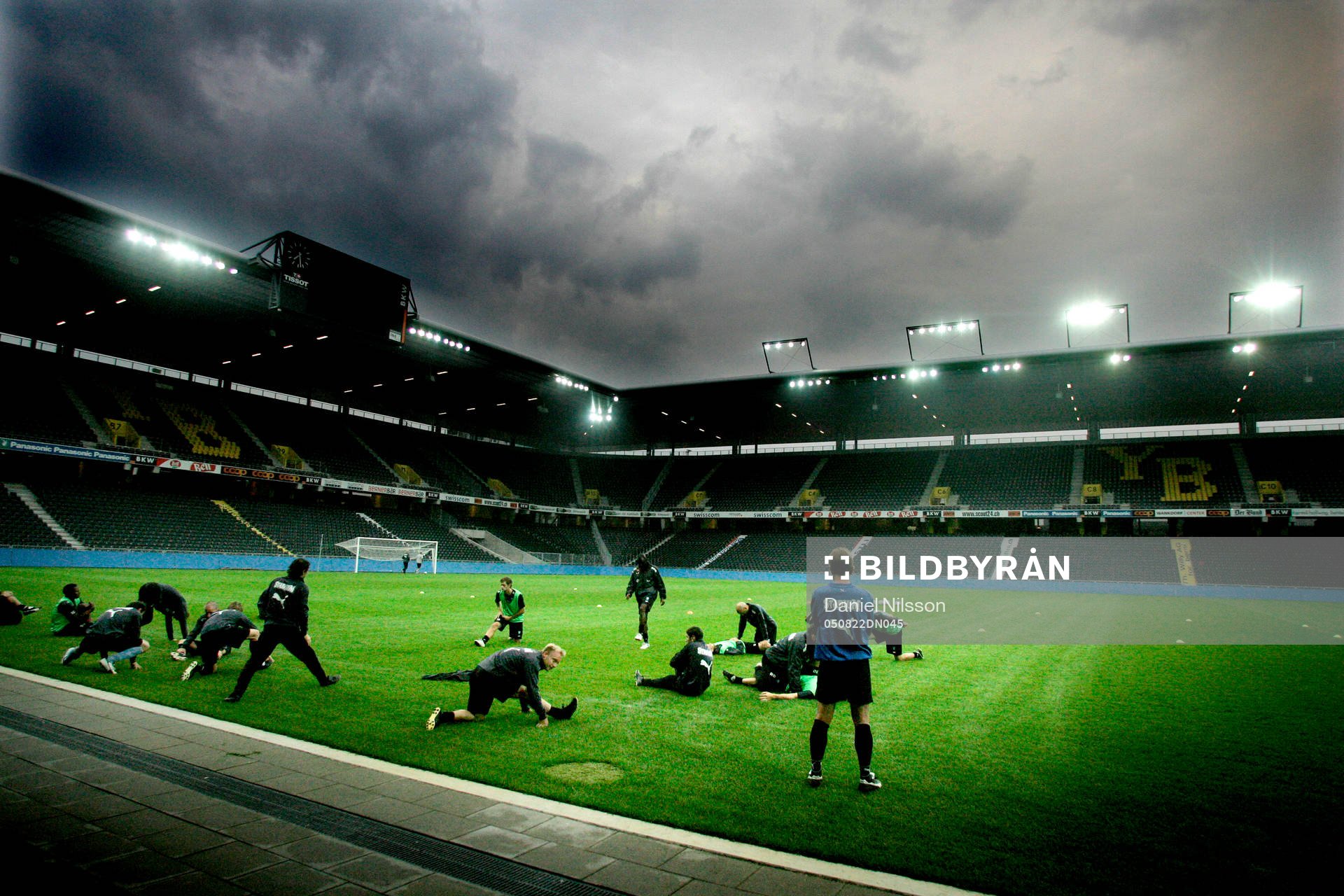 Malmö FF tränar på arenan Stade Du Suisse Wankdorf