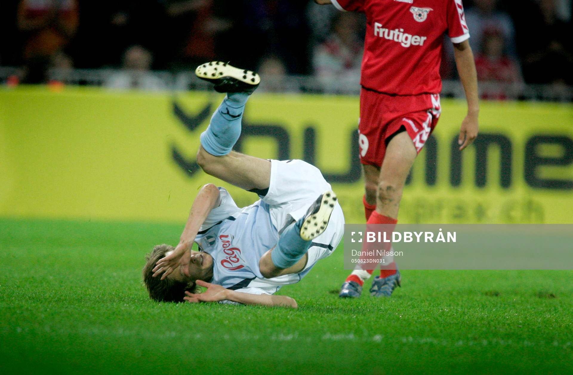  FC Thun - Malmö FF:  Jesper Bech, Malmö blir fälld.