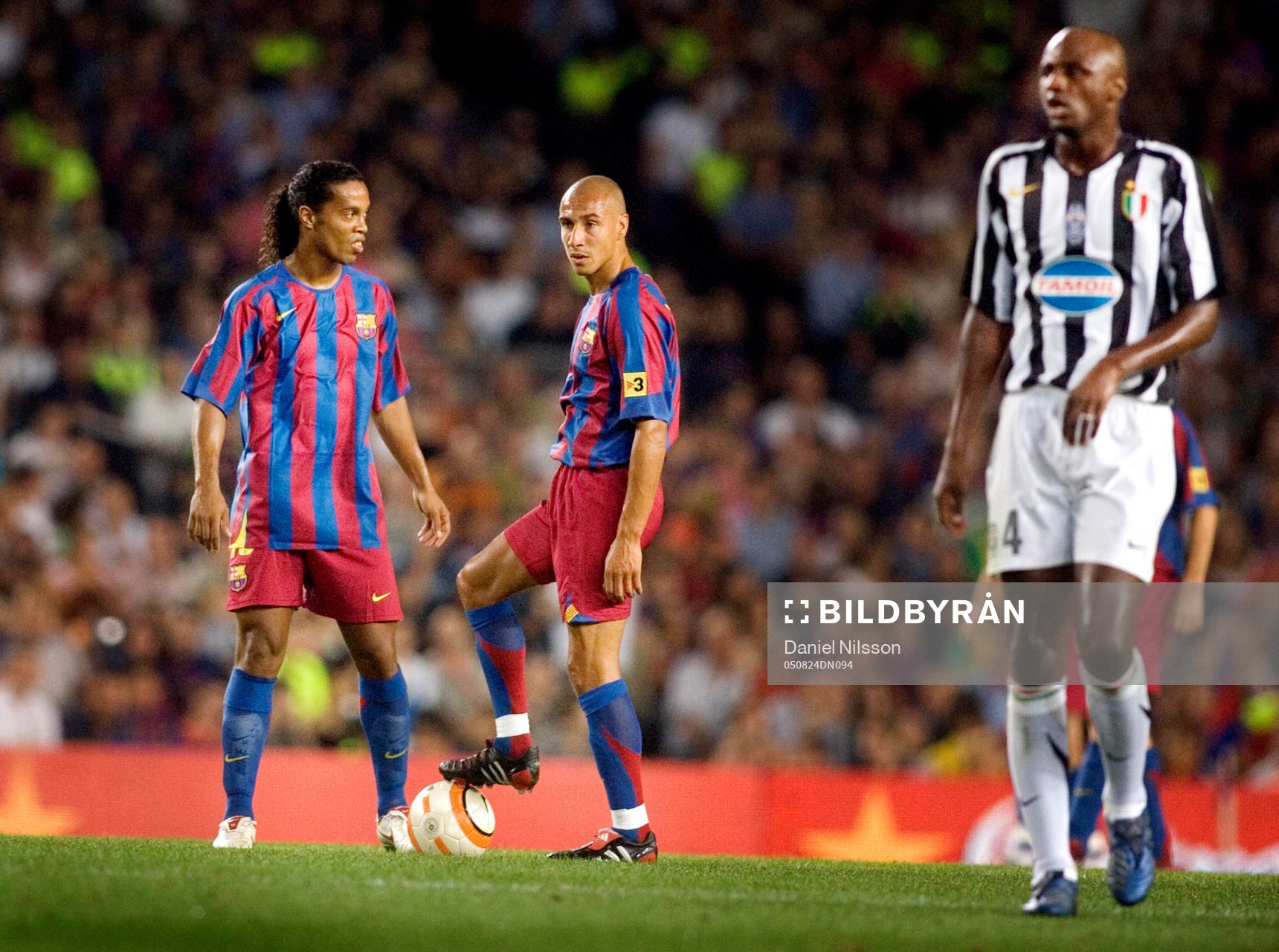   Barcelona - Juventus:  Avpsark, Ronaldinho och Henrik Larsson, Barcelona och Patrick Vieira. Juventus. 