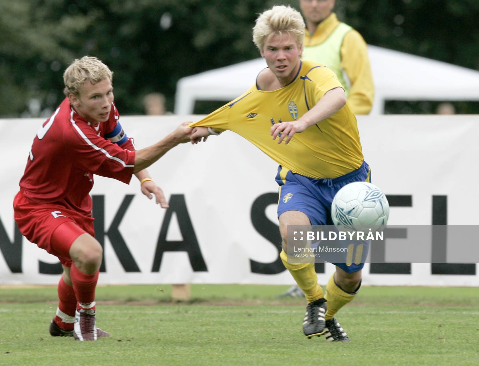 Jesper Otterstedt, dras i tröjan. Tröjdragning