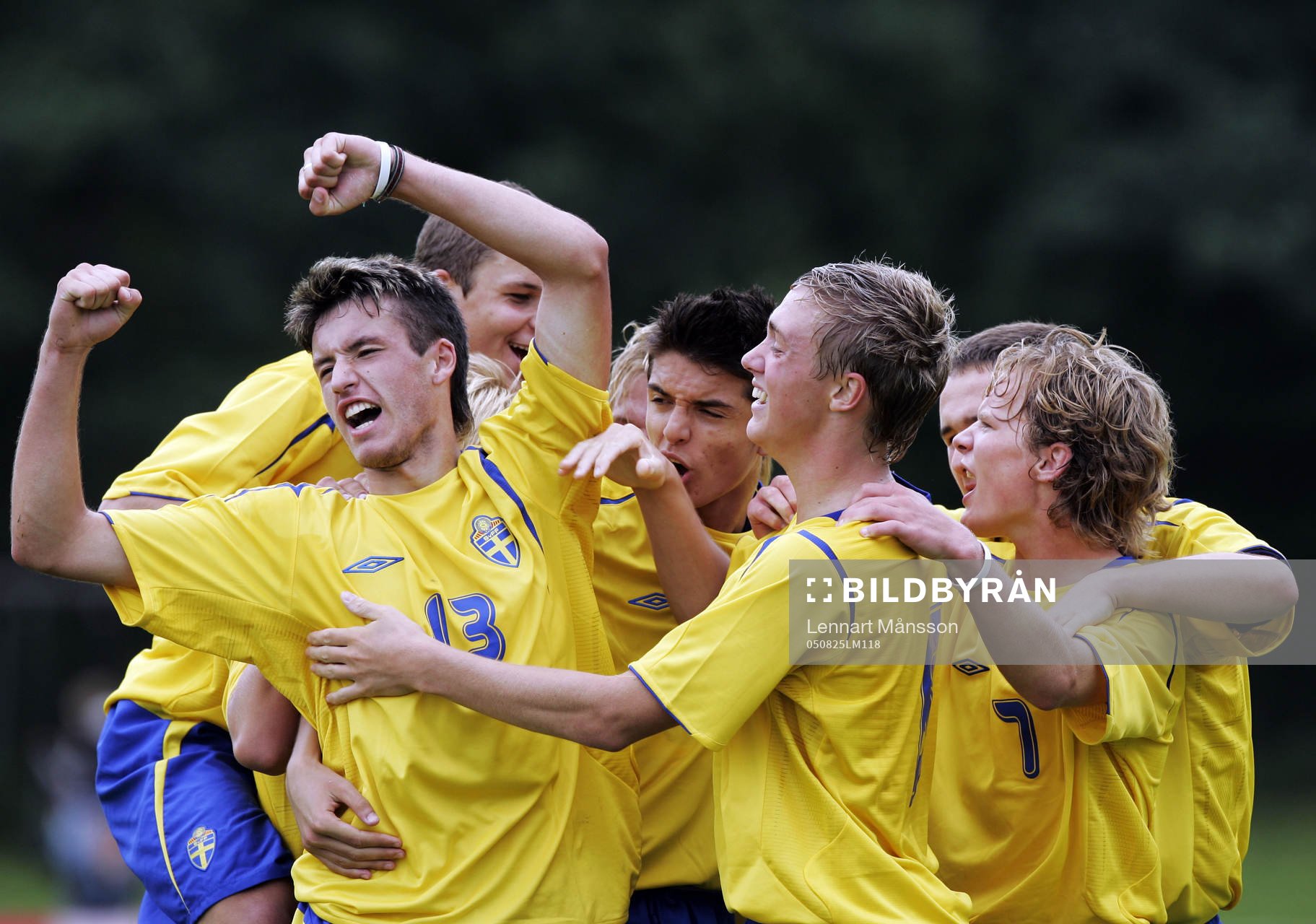 3-0, Amir Suljic, Linköping, grattas av bl.a. Fisnik