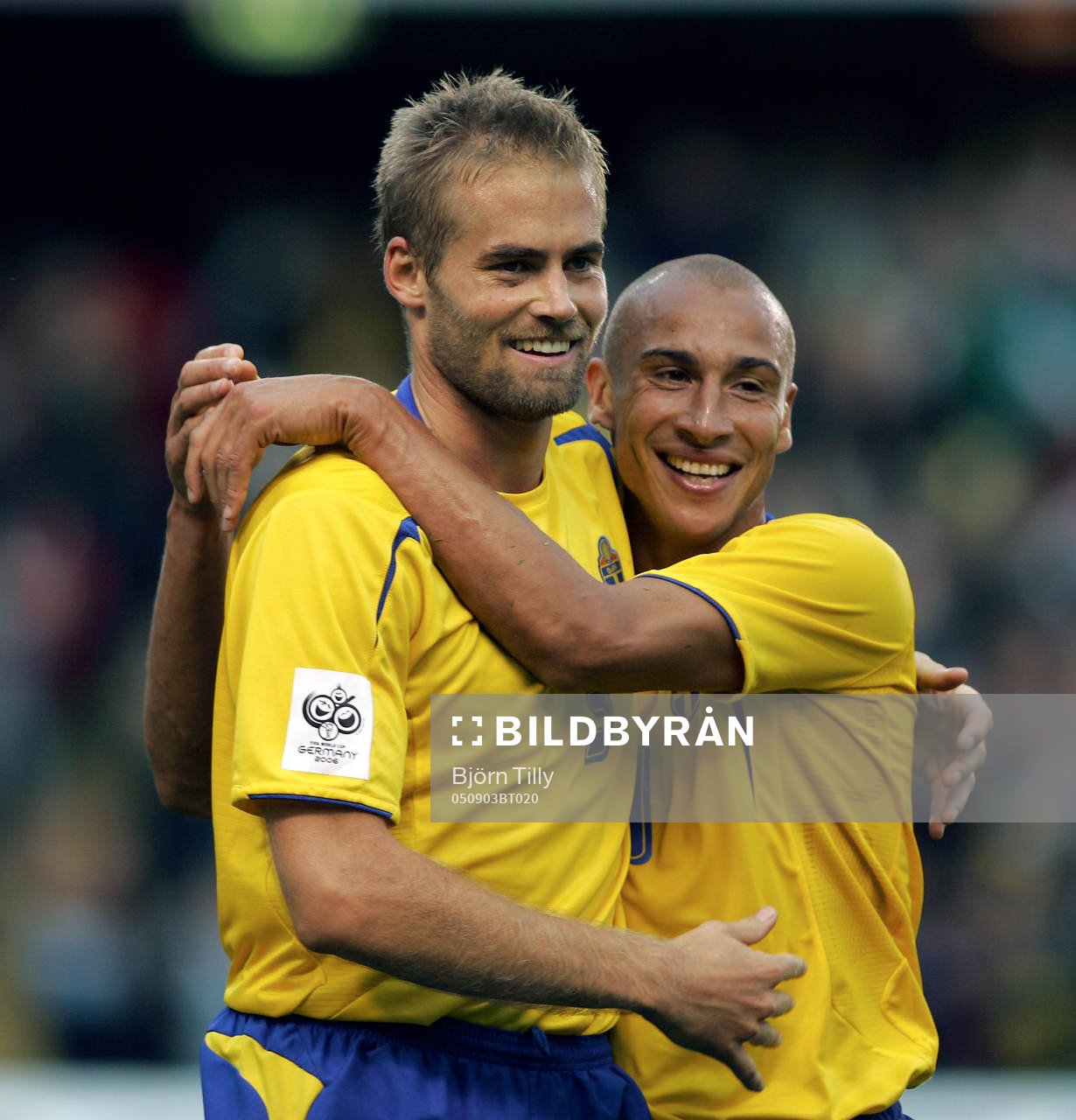 Olof Mellberg och Henrik Larsson, Sverige, jubel