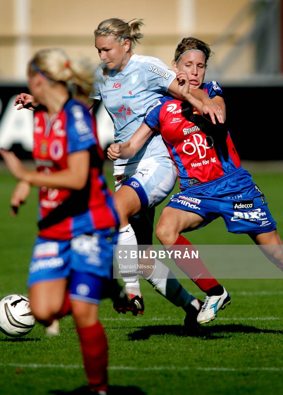 Fotboll, Allsvenskan Dam, Malmö - Örebro: Elin Magnusson, Örbero och Asthildur Helgadottir, Malmö.