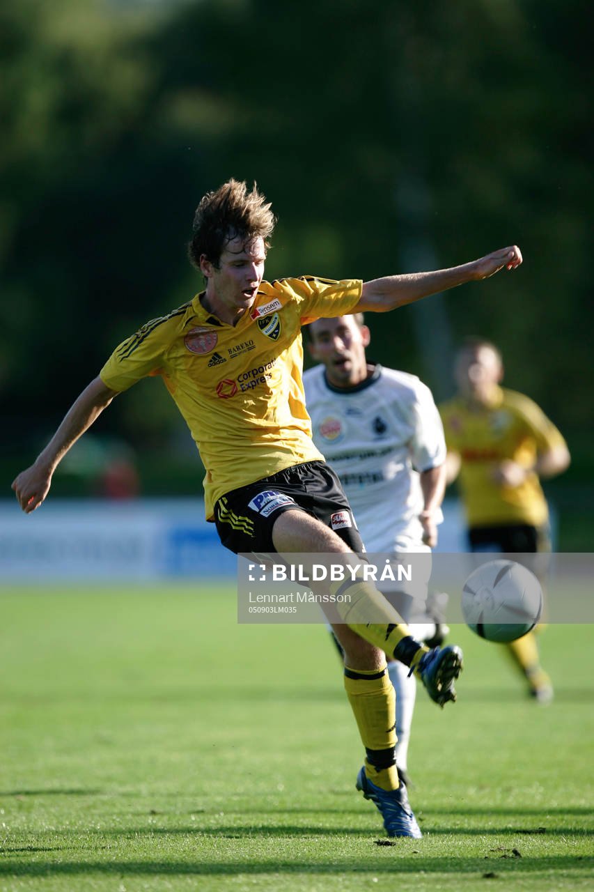 David Hansson skjuter