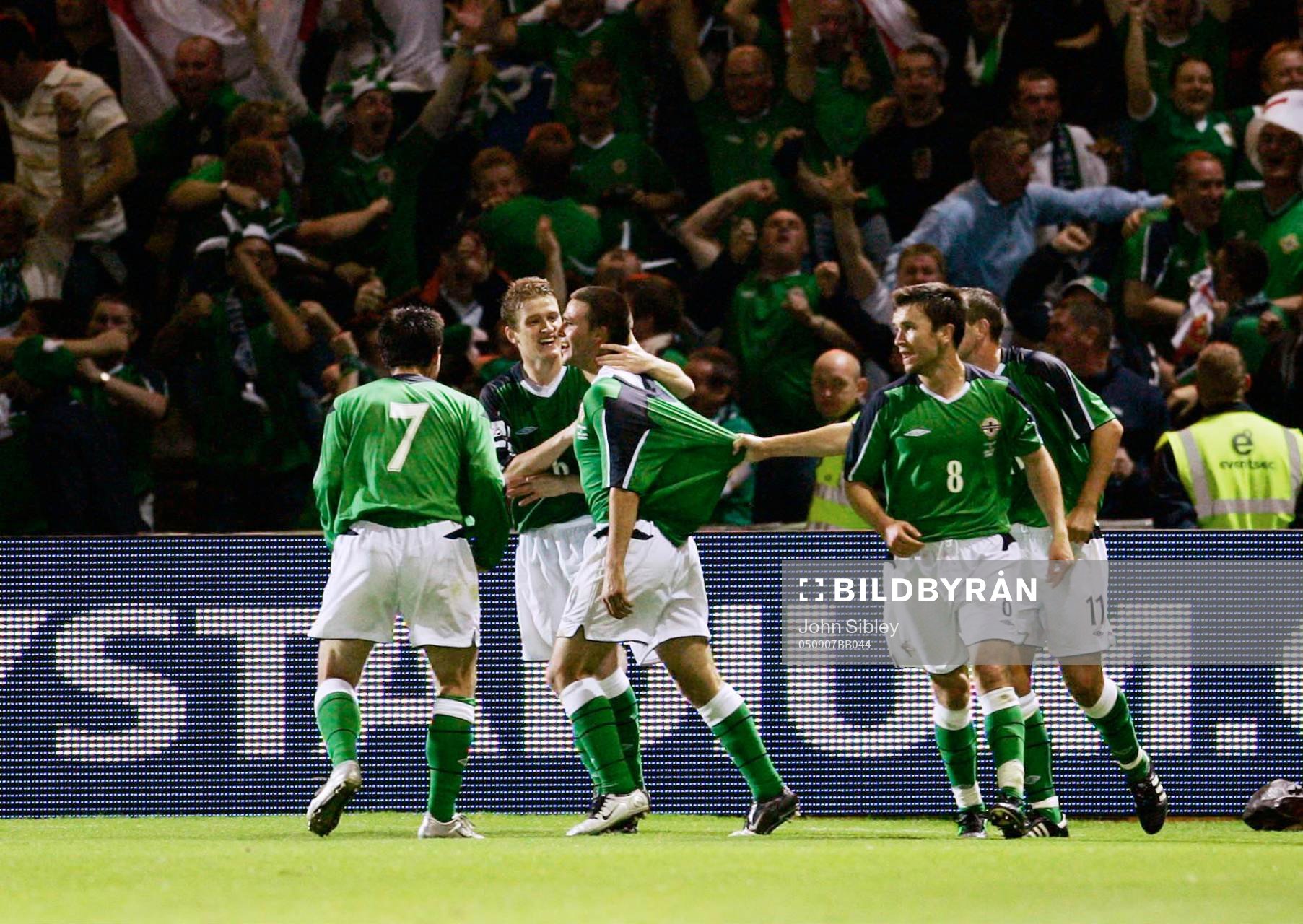   David Healy, Nordirland, jubel efter första målet.