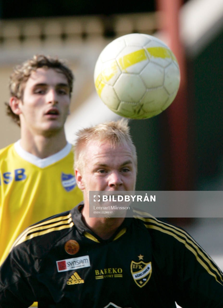 Niklas Fischer nickar undan