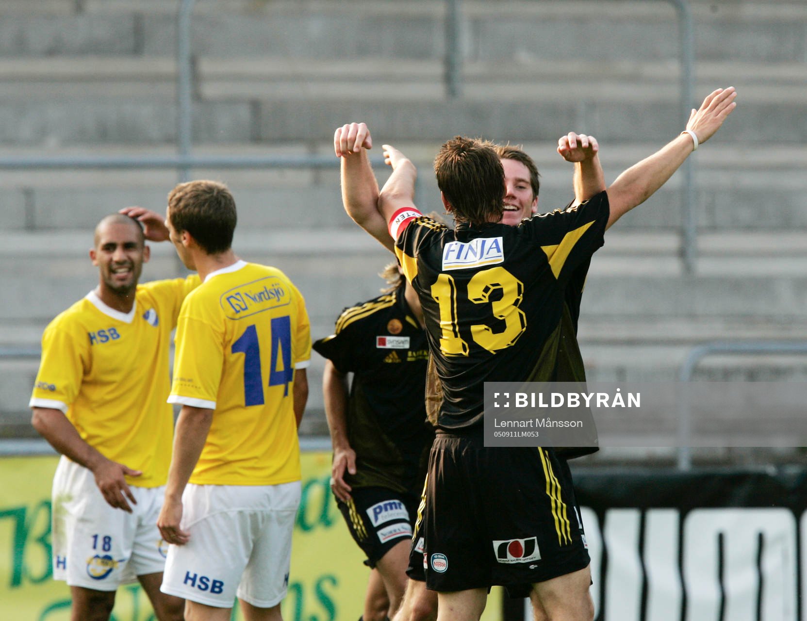 Johan Persson, IFK Hässleholm har gjort mål och grattas