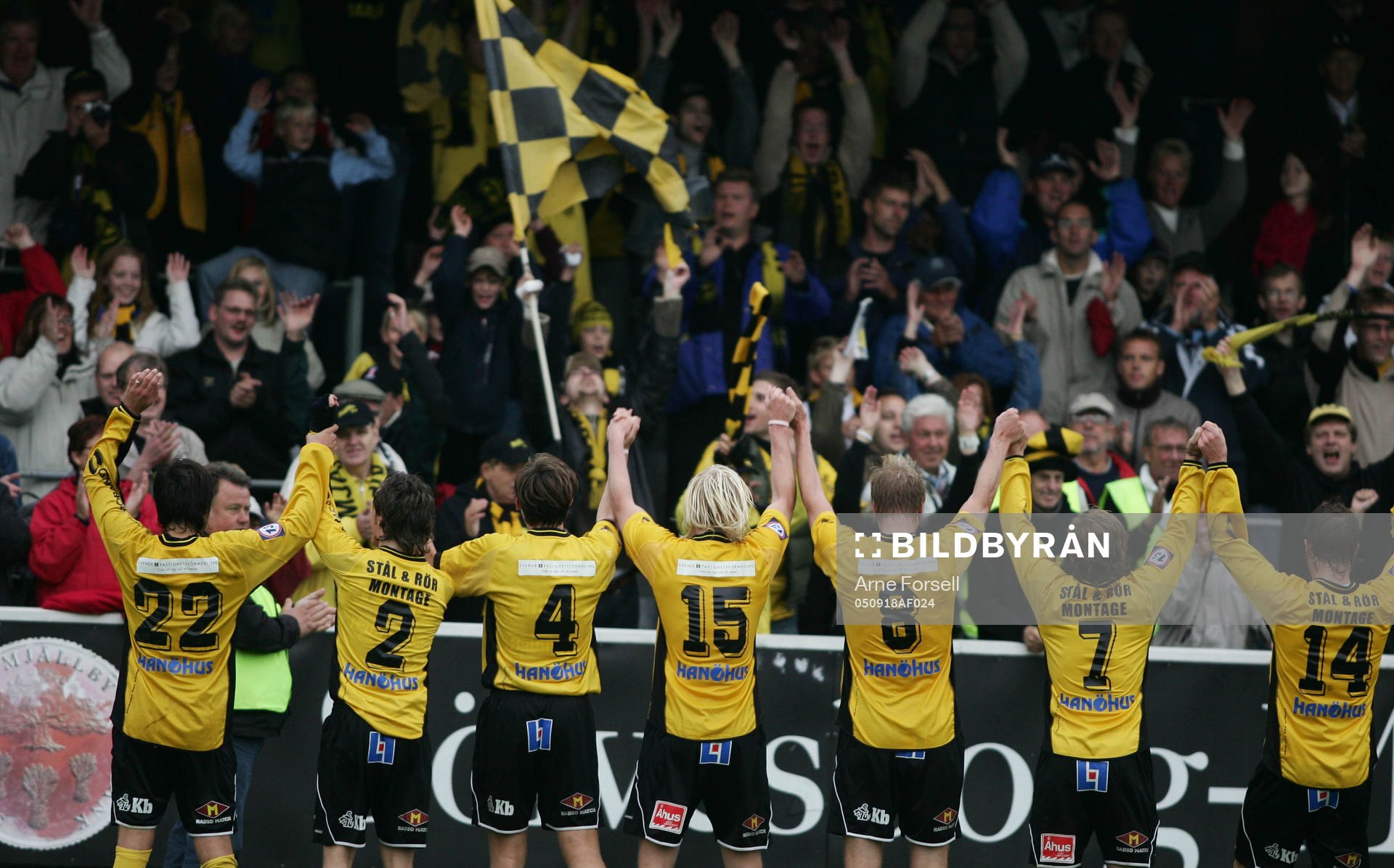 Mjällbyspelarna tar emot fansens hyllningar