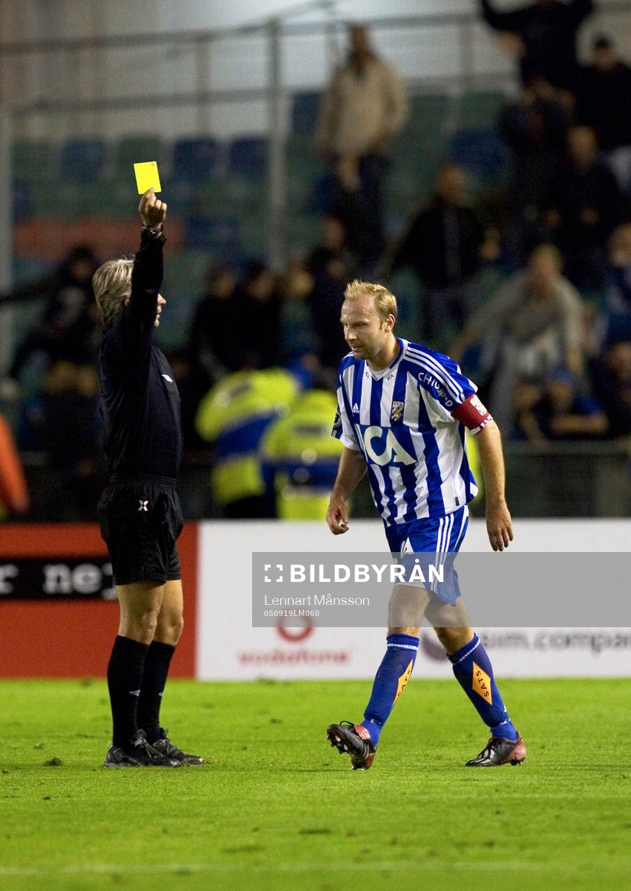 Håkan Mild förgrymmad på Peter Fröjdfeldt vid 1-2, Mild