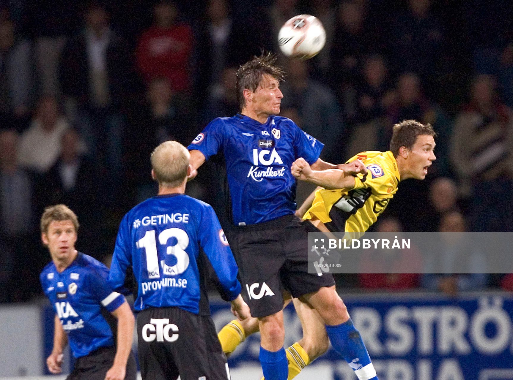 Tomas Zvirgzdauskas och Samuel Holmén, nickduell