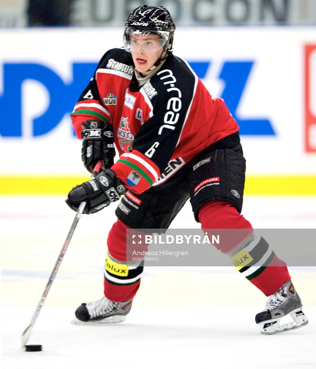 Tobias Engström, Modo