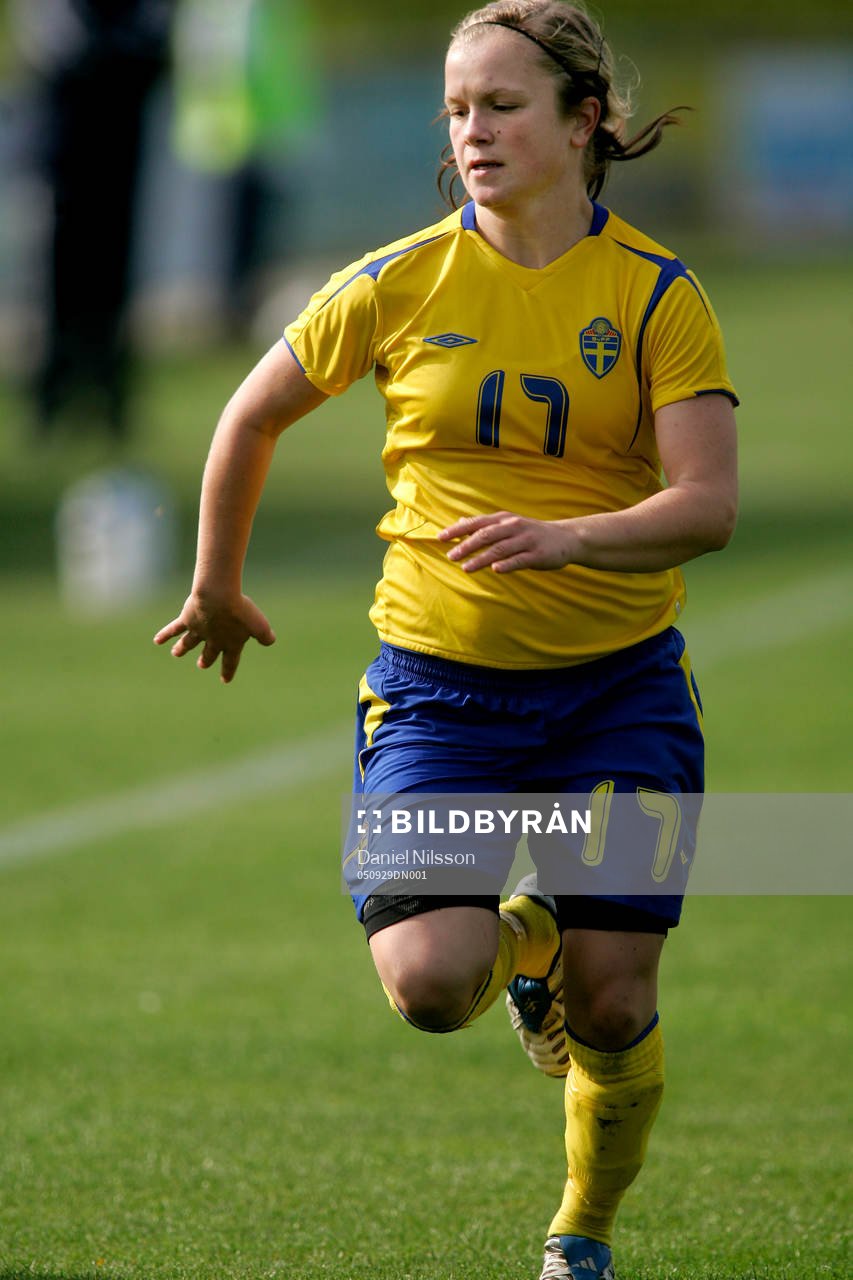 Julia Bhy, Sverige