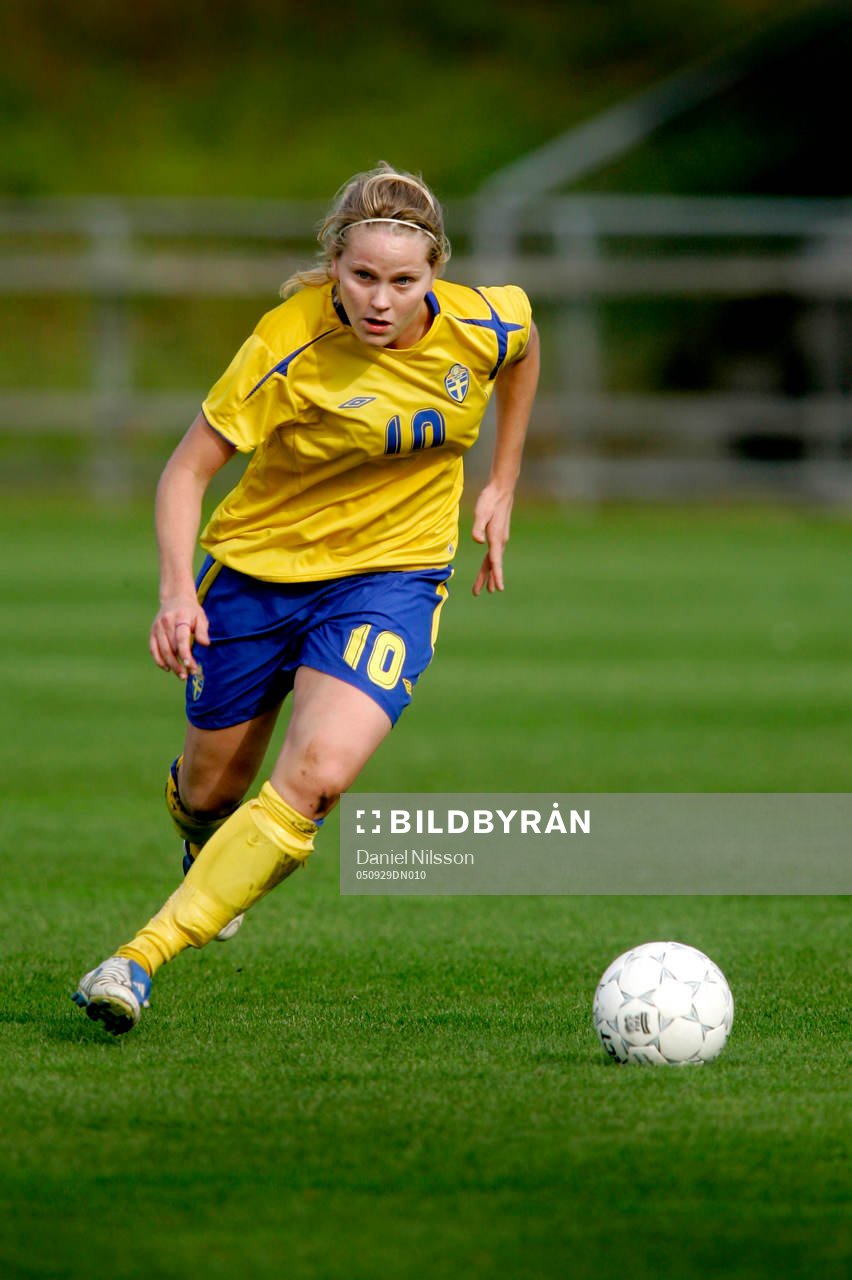 Lisa Dahlkvist, Sverige