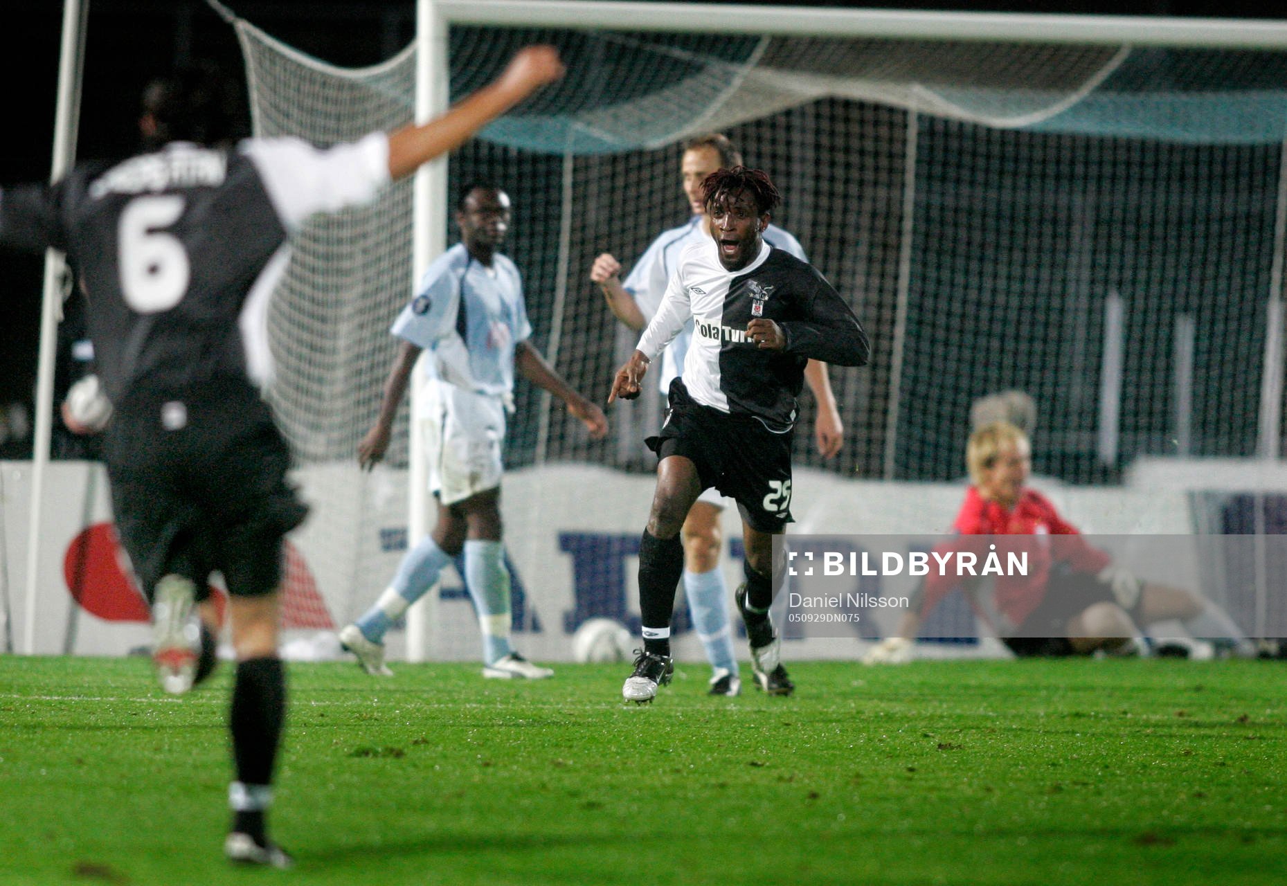 Youla, Besiktas, gjorde 1-0-. Jubel