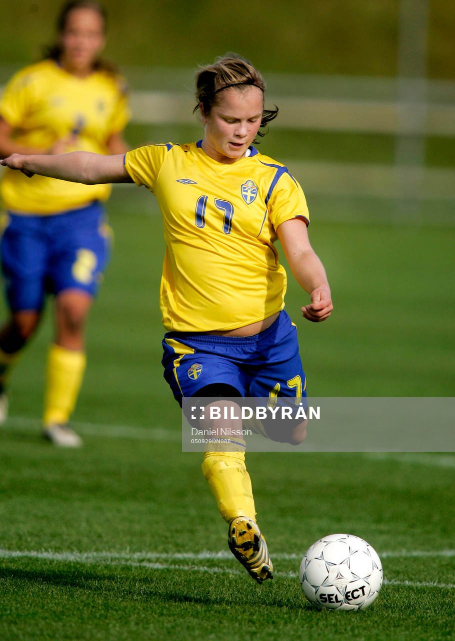 Julia Bhy, Sverige