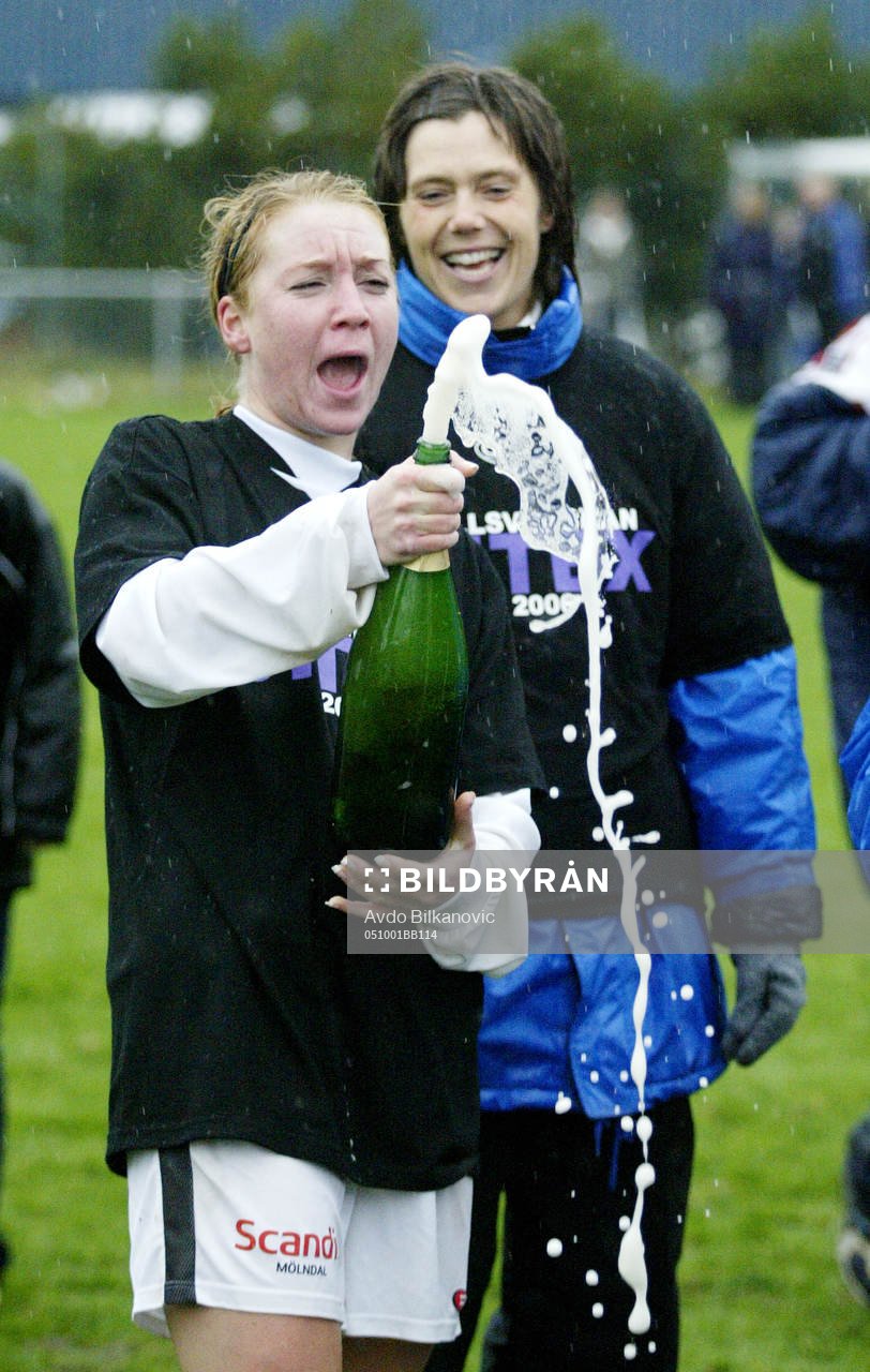  Jitex jubel, glädje, champagne. Klara för allsvenskan.