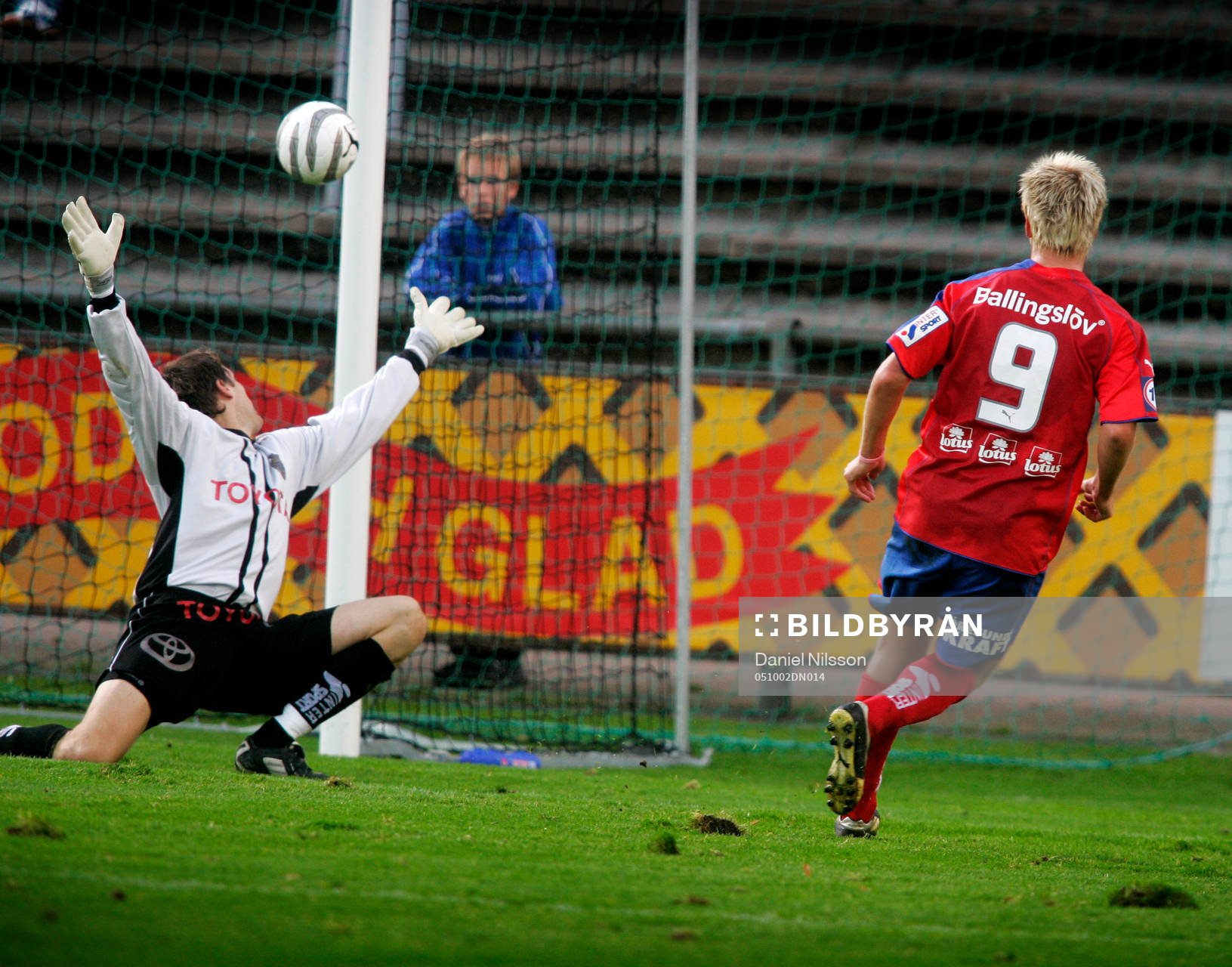 Andreas Dahl, Helsingborg, skjuter in 2-0 bakom Mattias