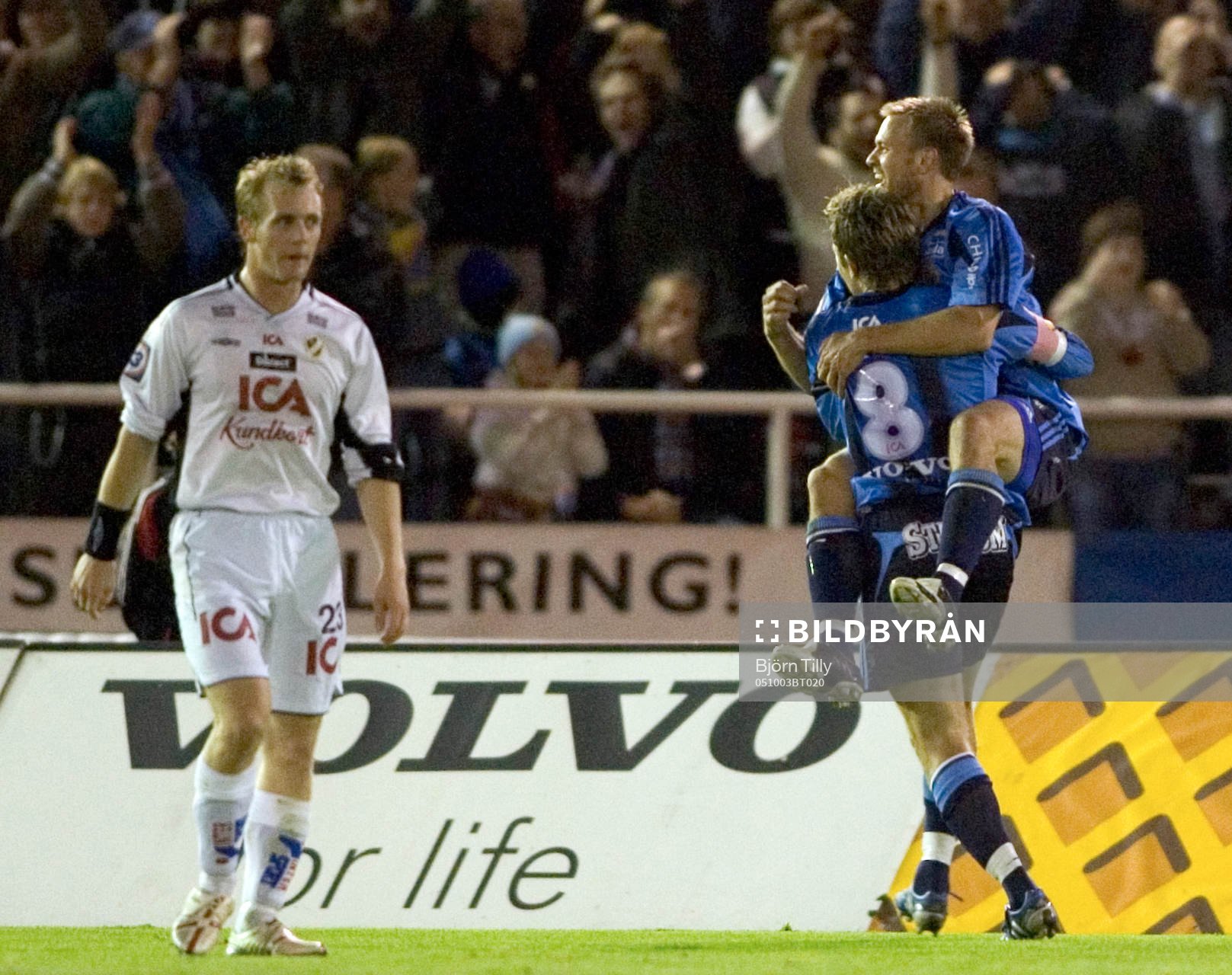  Tobias Hysén och Mattias Jonson, Djurgården, jubel efter 6-1. Emil Jensen, Halmstad ser besviket på. 