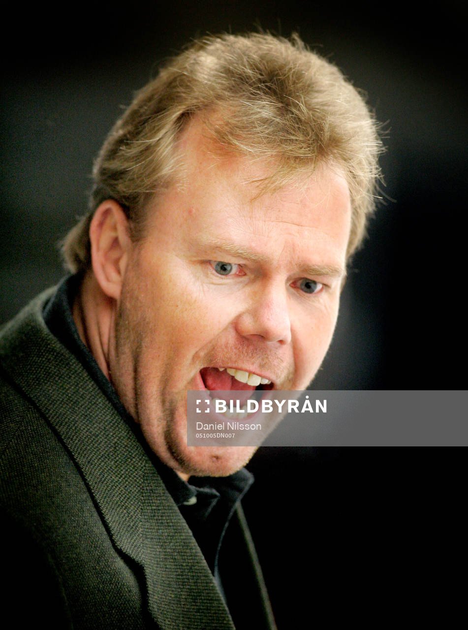 Mikael Tisell, tränare Nybro, såg uppretad ut